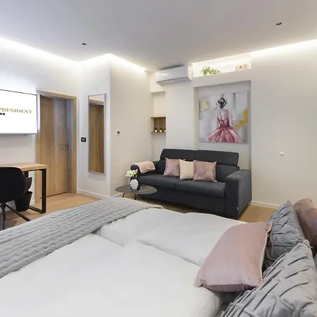 Aparthotel Royal Suite, *