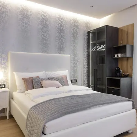 Royal Suite, מלון דירות 3*