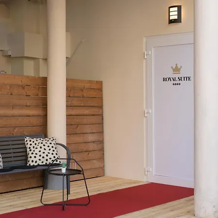 Royal Suite, شقة فندقية 3*